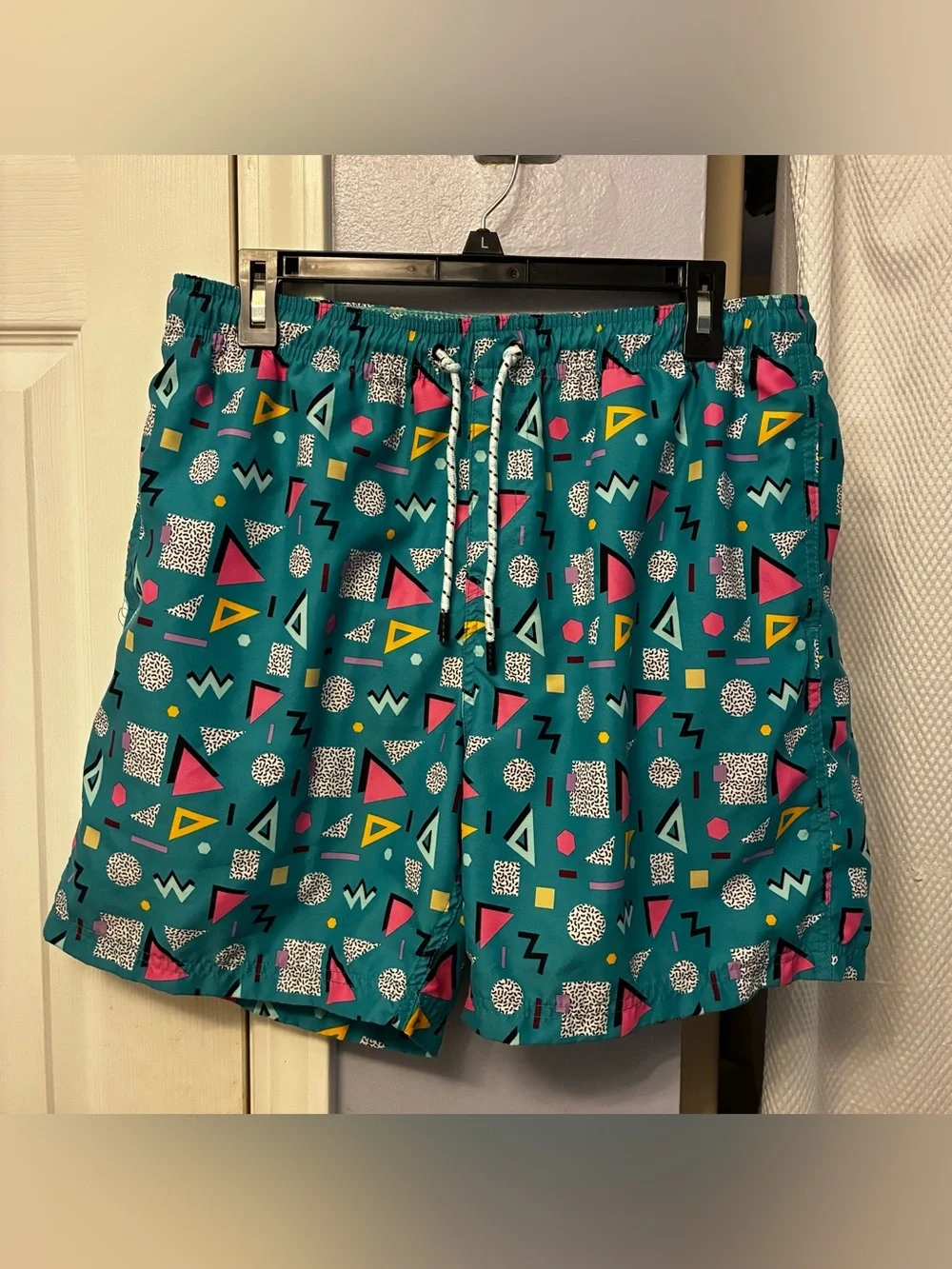 Broken Threads Men’s Funky 80’s/90’s Pattern Swim Trunks, Size L - Picture 1 of 4